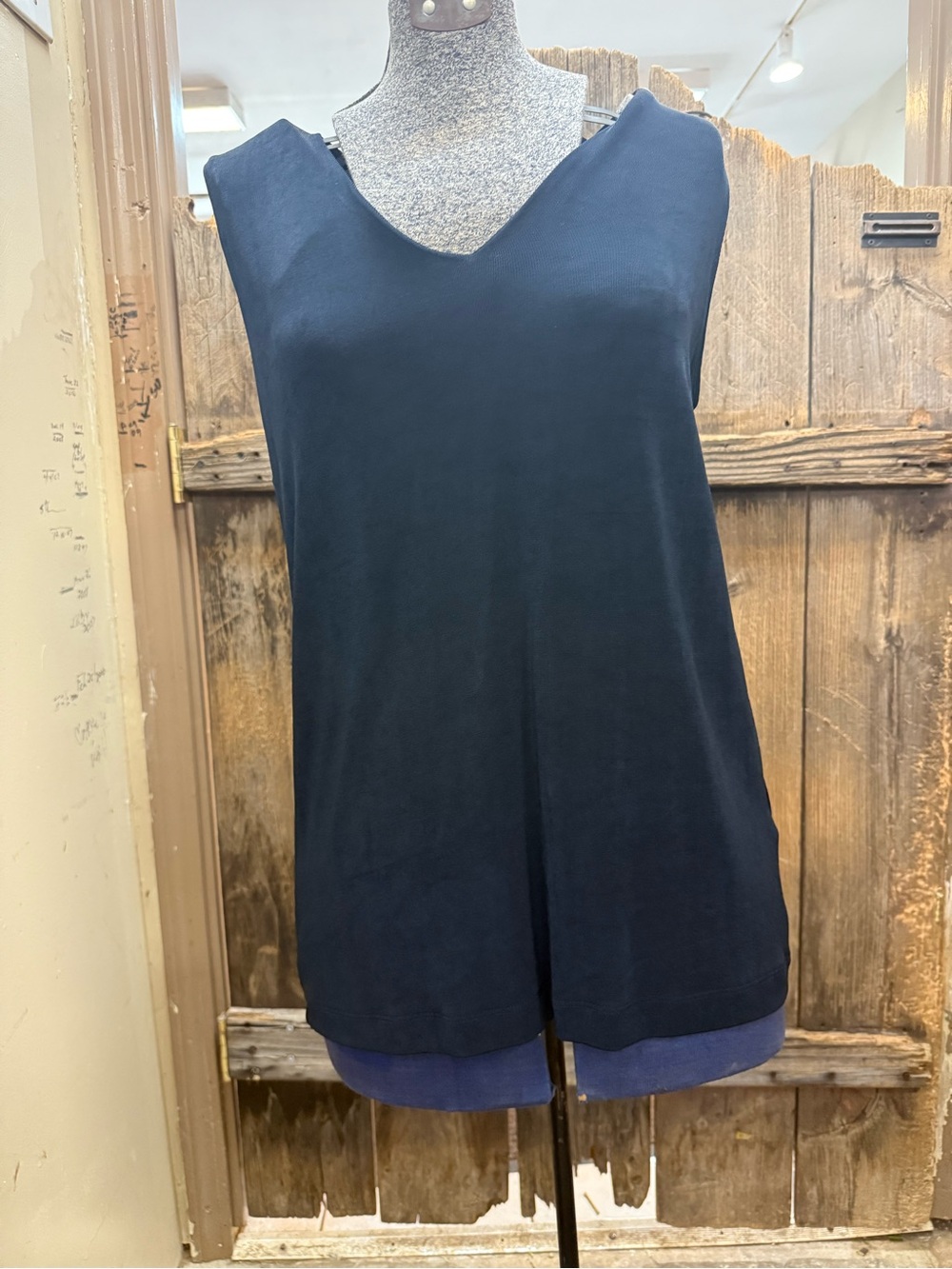 Source Unknown Navy Sleeveless V-Neck Tank Top